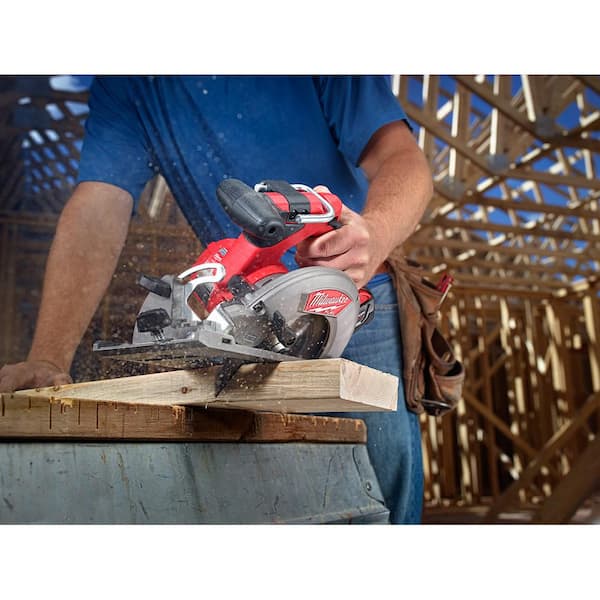 M18 FUEL 18V Lithium Ion Brushless Cordless 6 1/2 in Circular Saw W/ M18 5 0 Ah Battery Image 6