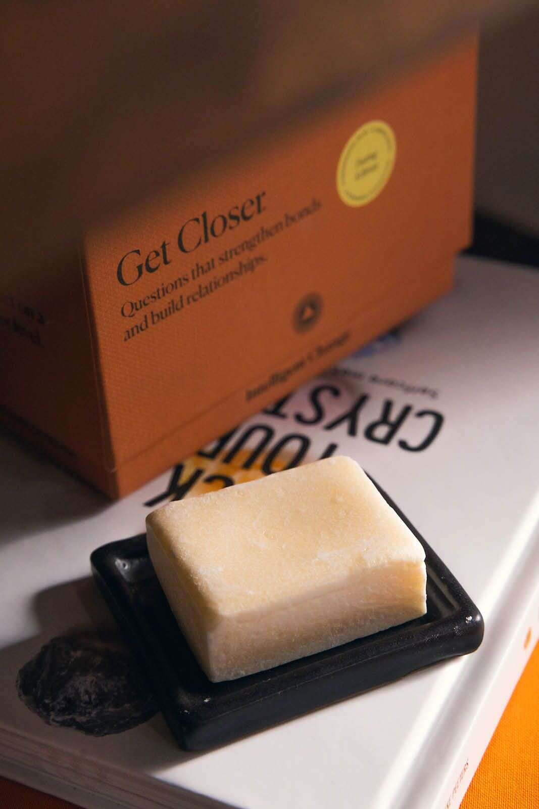 Donkerbruin glazed aardewerk schaaltje