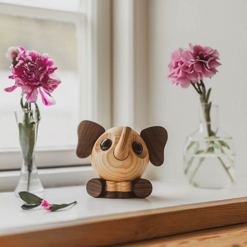 Flora elefant trefigur 10 cm valnøtt/ask