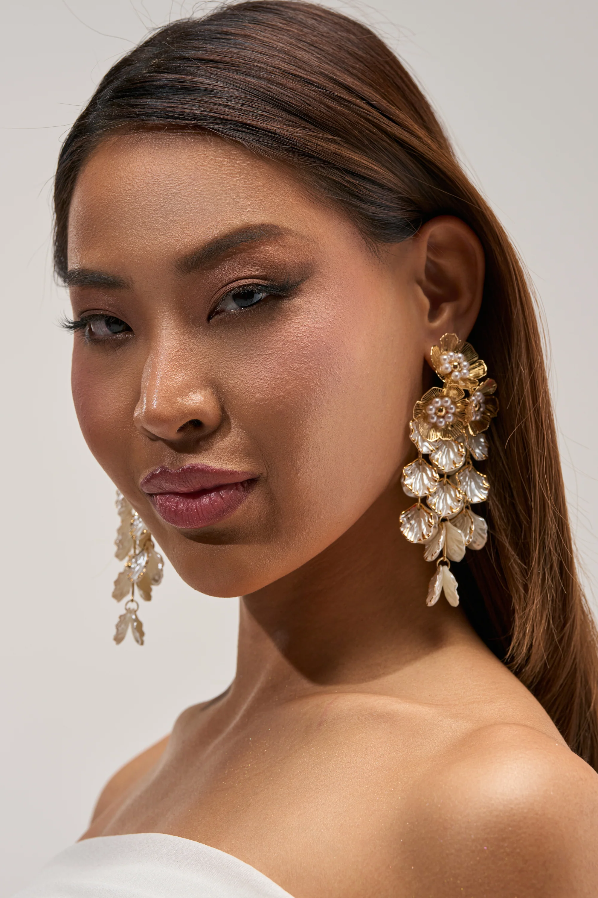 FLORAL PEARL STATEMENT EARRINGS - Akira Store