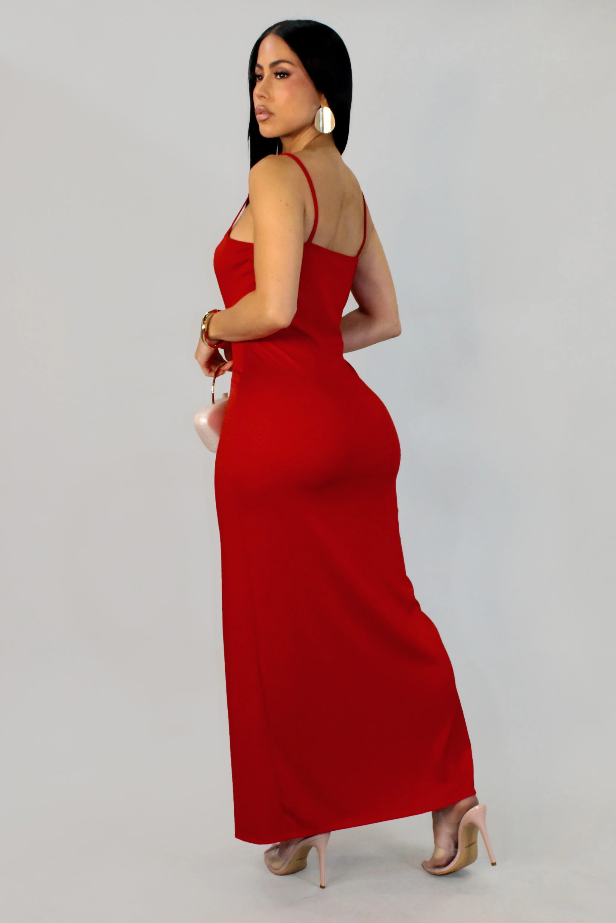 Robe légère rouge et séduisante