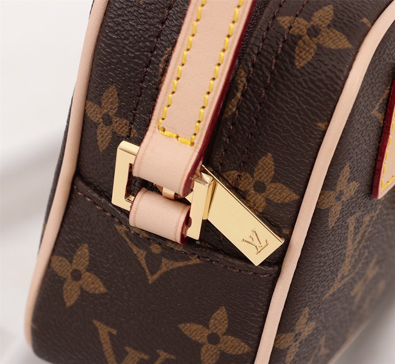 L hot sale Pochette Cite Monogram Canvas Handbag