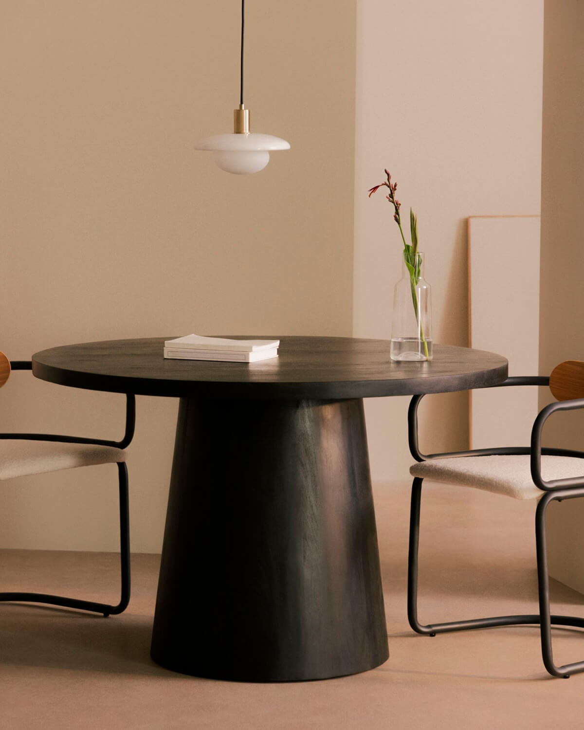 Doran - Mesa de Comedor Redonda de Madera de Mango (Ø120 cm) Doran