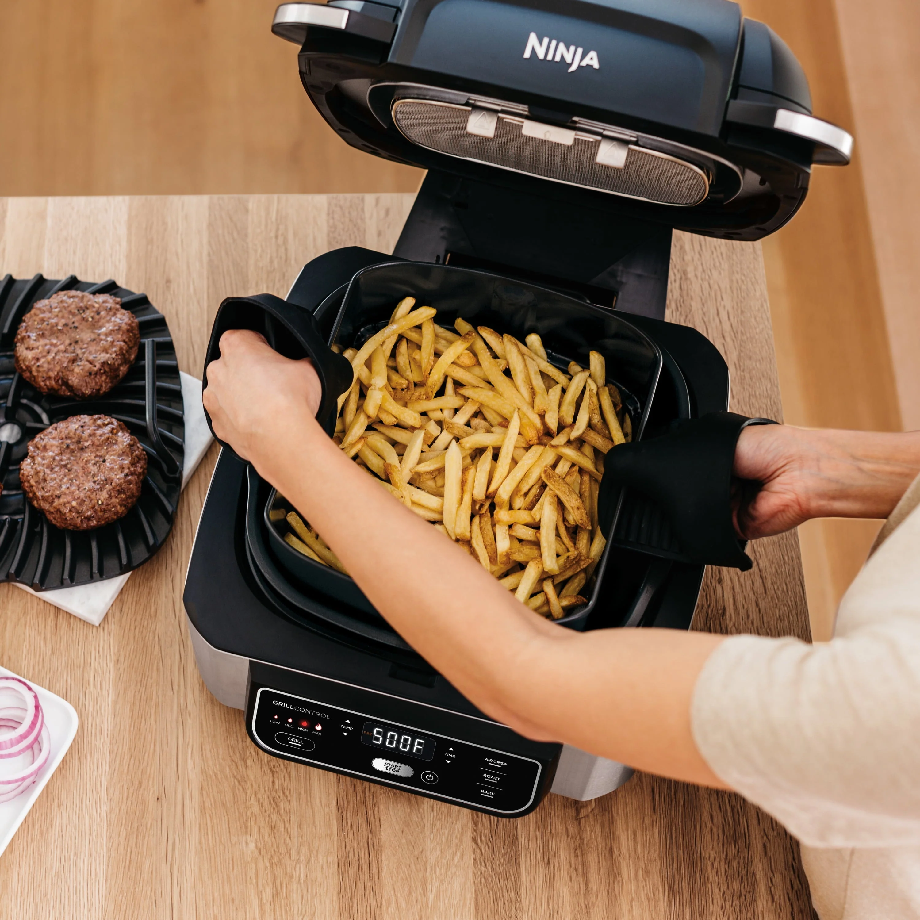4 in 1 Indoor Grill with 4 Quart Air Fryer, Roast, Bake, AG300 Image 5