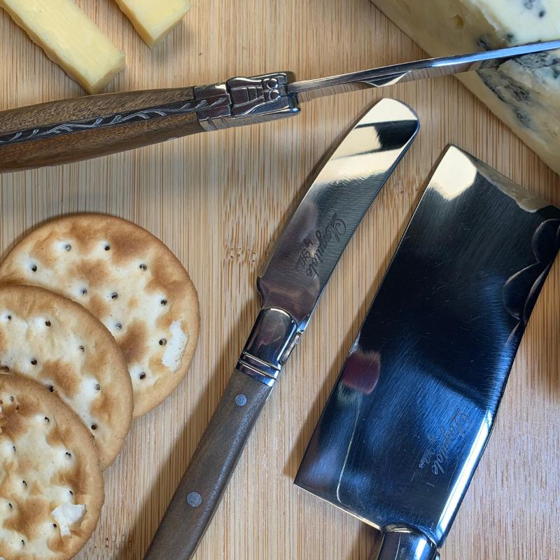 Ostebrett med 3 kniver bambus/oliventre