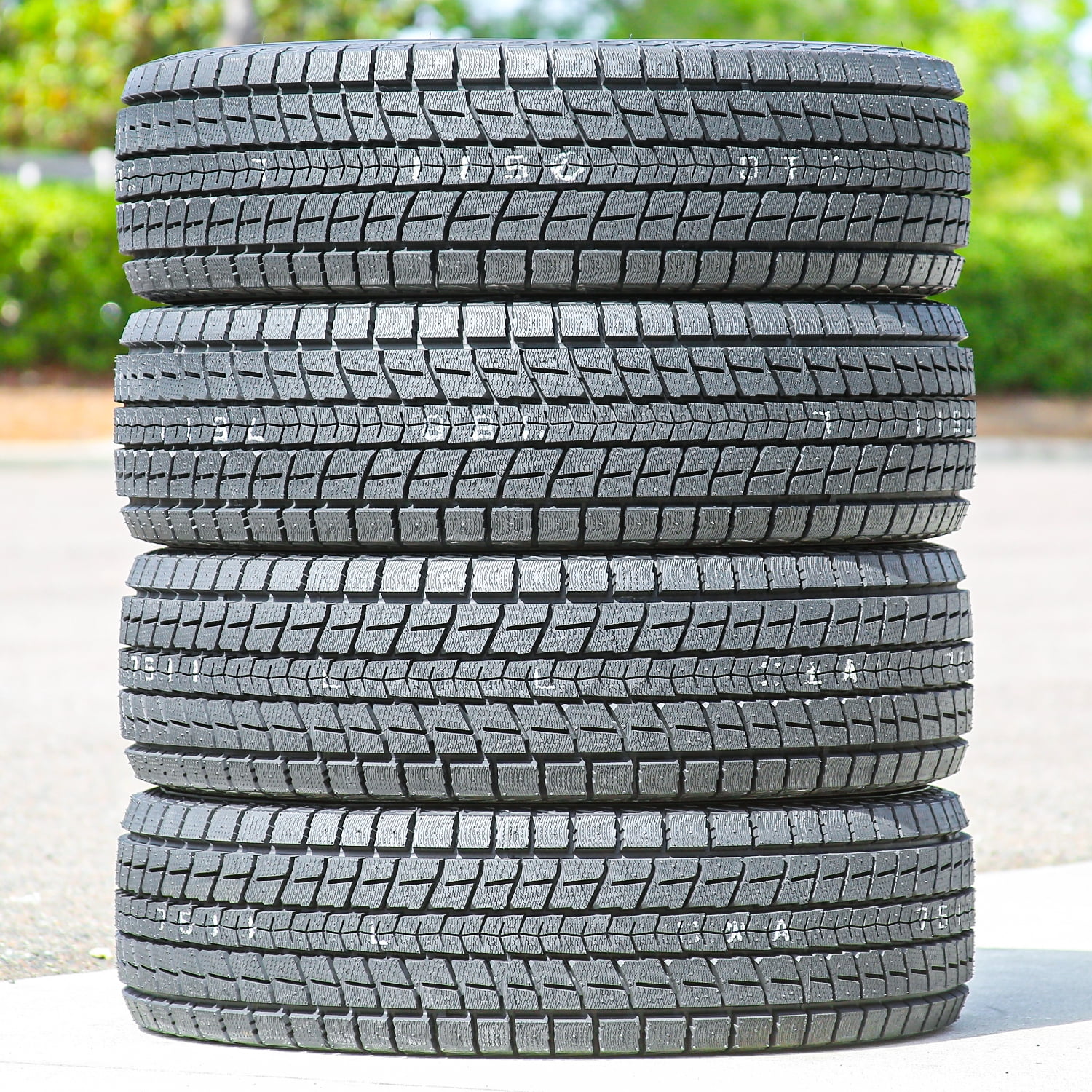 Dunlop Winter Maxx SJ8 265/65R17 112R Winter Tire