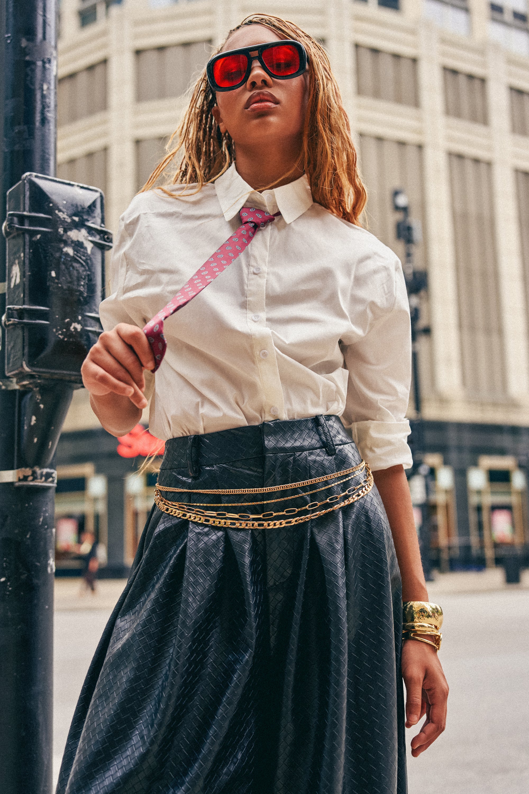 OFFICE BADDIE POPLIN BUTTON DOWN BLOUSE - Akira Store