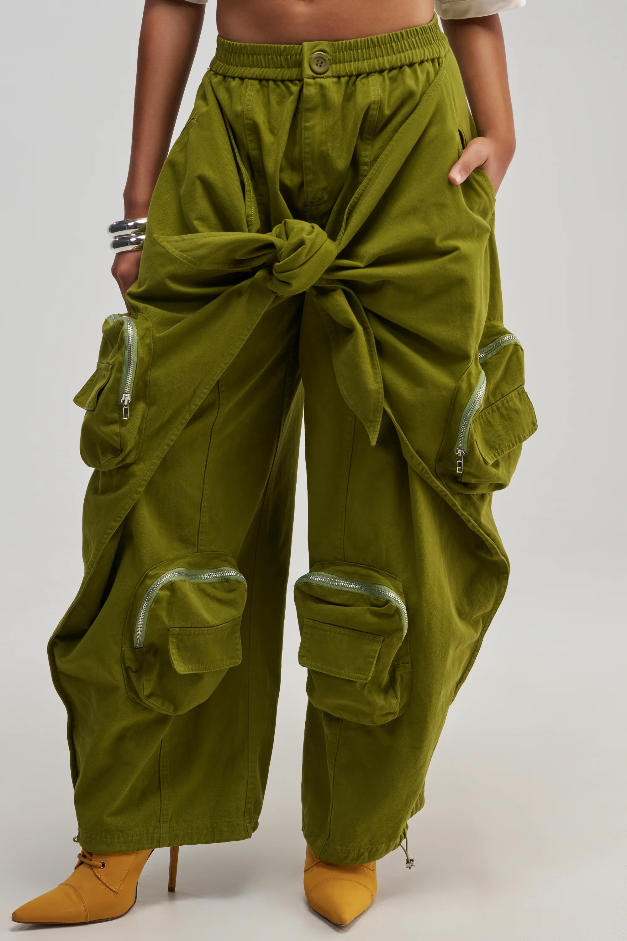 DO THE MOST TIE FRONT JOGGER IN OLIVE - Akira Store
