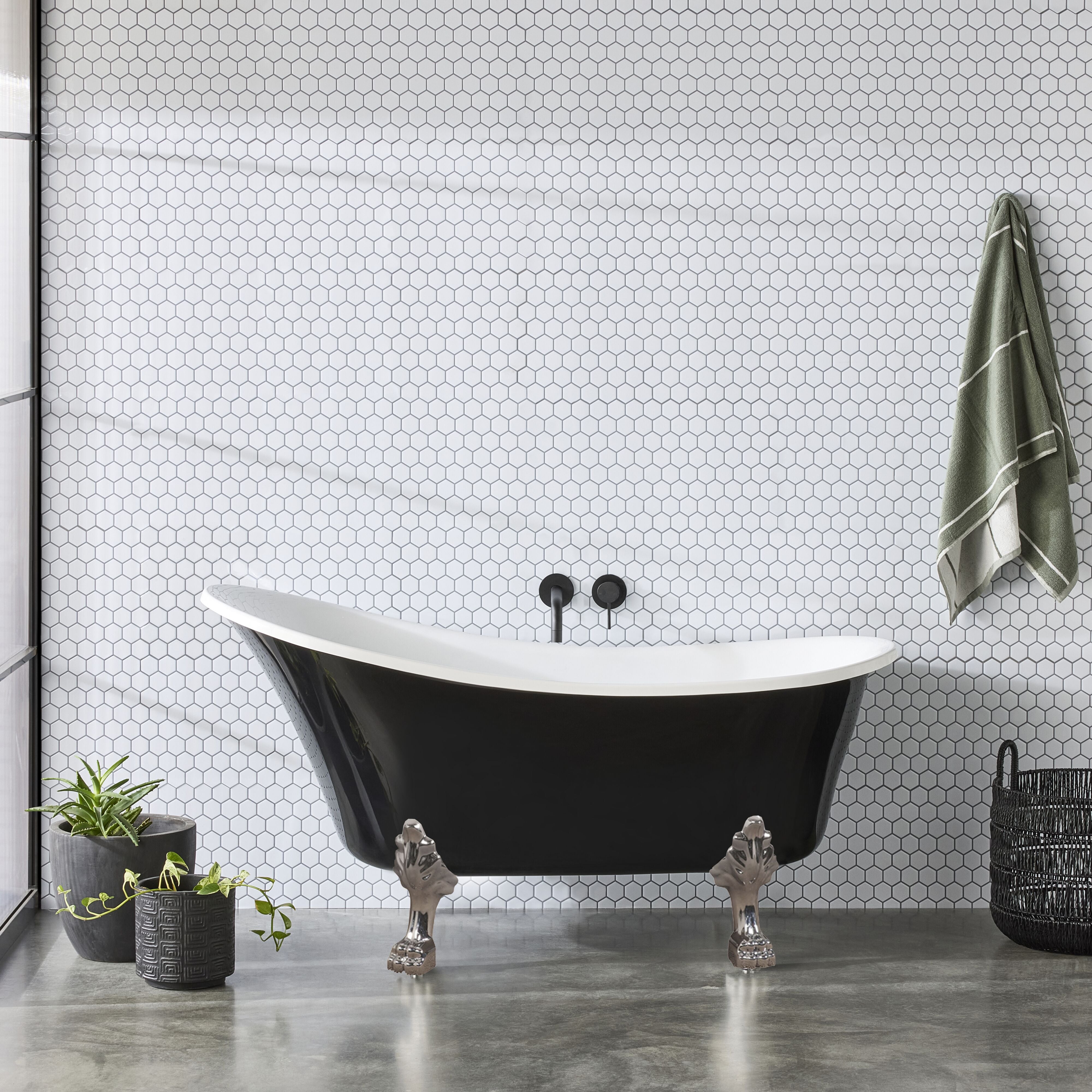 Alto Black Bath 1520mm with Chrome Feet Package