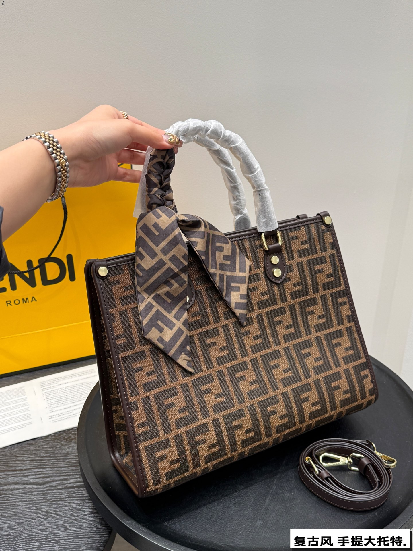 fen new arrrival tote bag size: 31 * 25cm