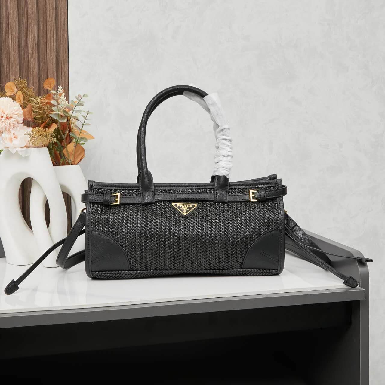 PRADA バッグ 編み込みバッグ ラタンバッグ ビーチバッグ