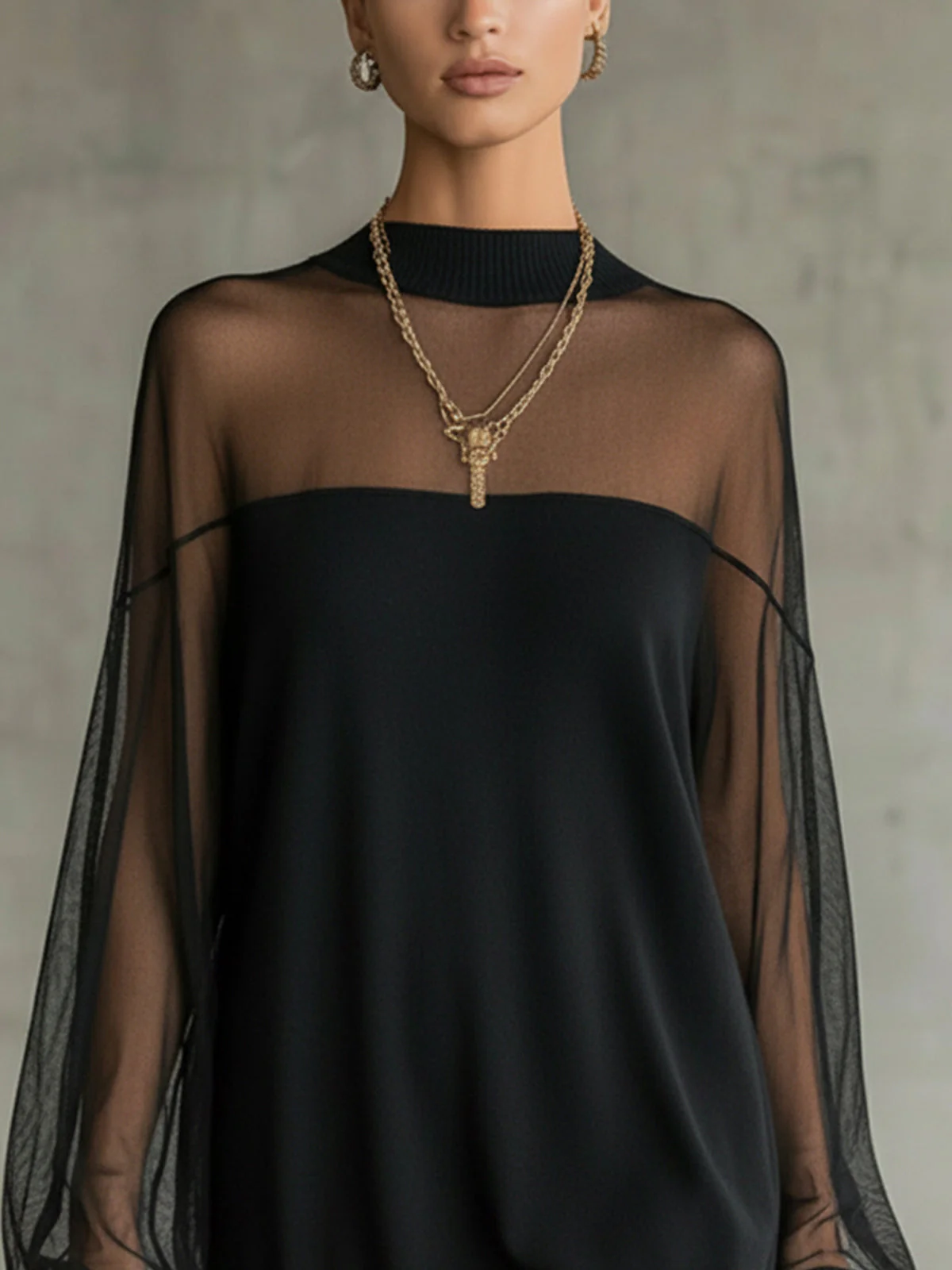 Robe Noire Élégante Courte avec Manches Longues en Résille