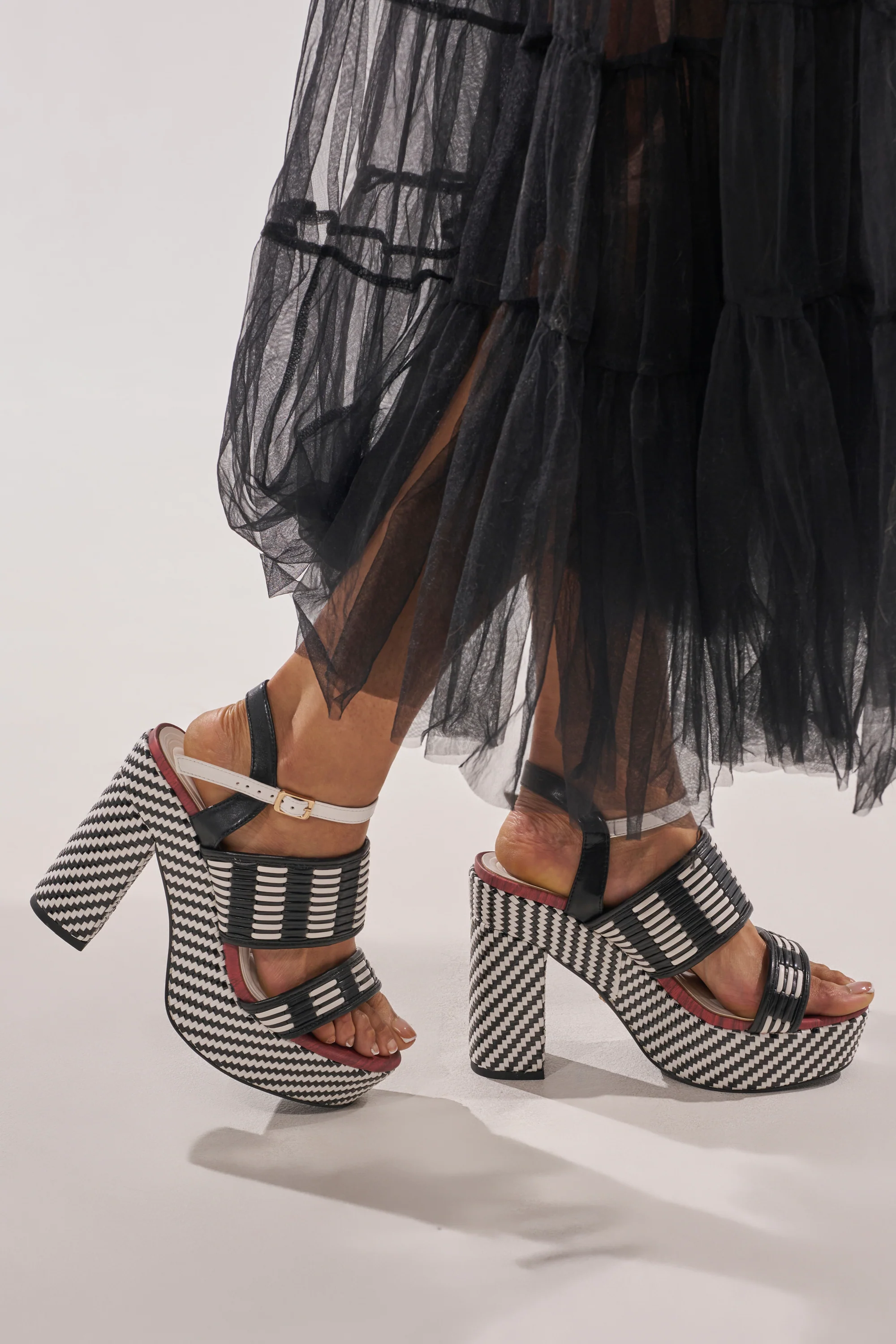 AZALEA WANG TESERA BLACK WHITE PLATFORM WOVEN SANDAL - Akira Store