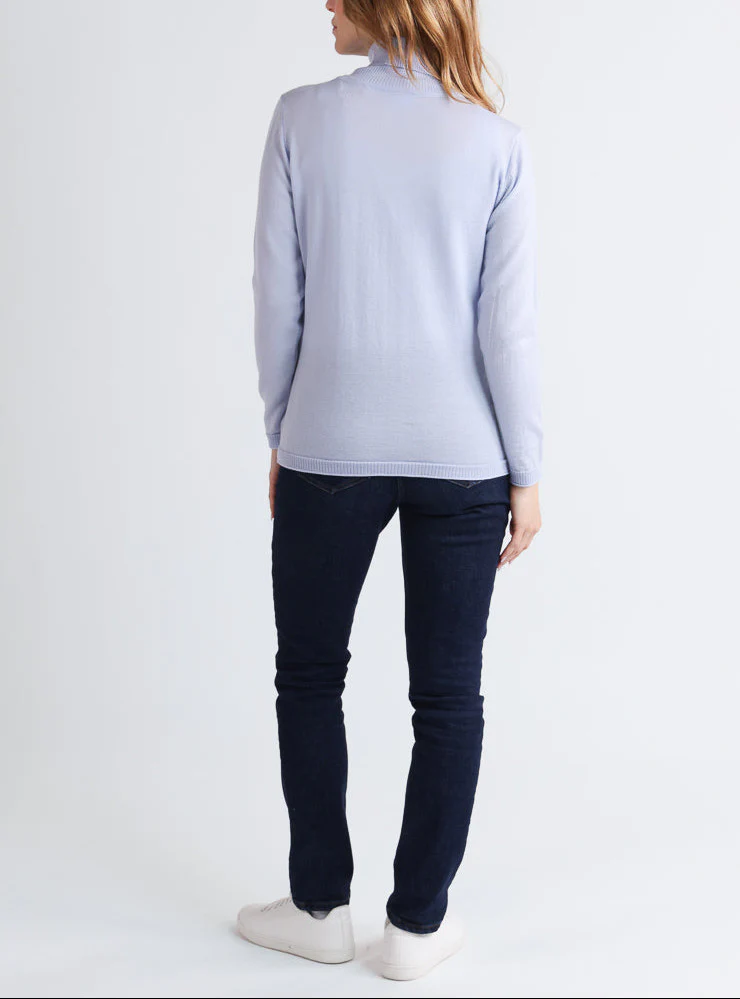 Pull femme col roulé en laine mérinos bleu ciel léger