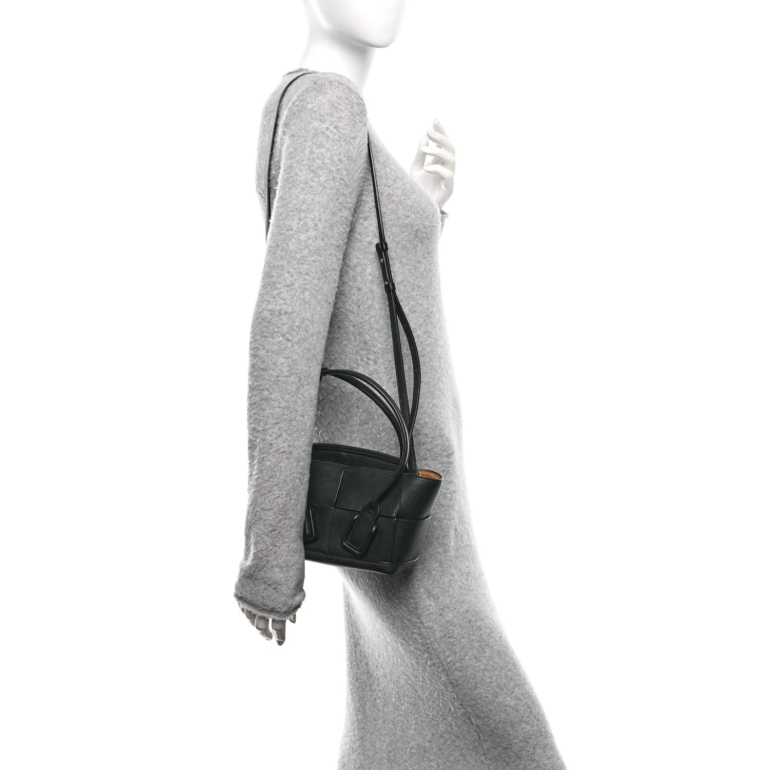 Grained Calfskin Mini Maxi Intrecciato Arco 33 Black