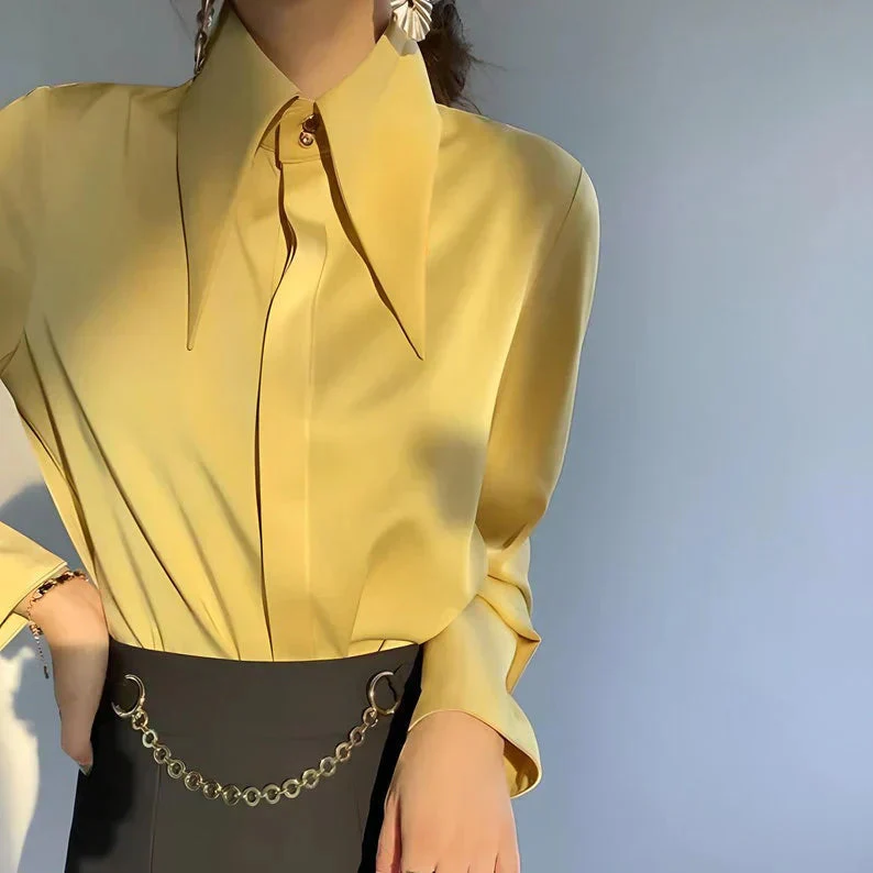 Chemisier en satin uni pour femmes avec col moderne et poignets à boutons