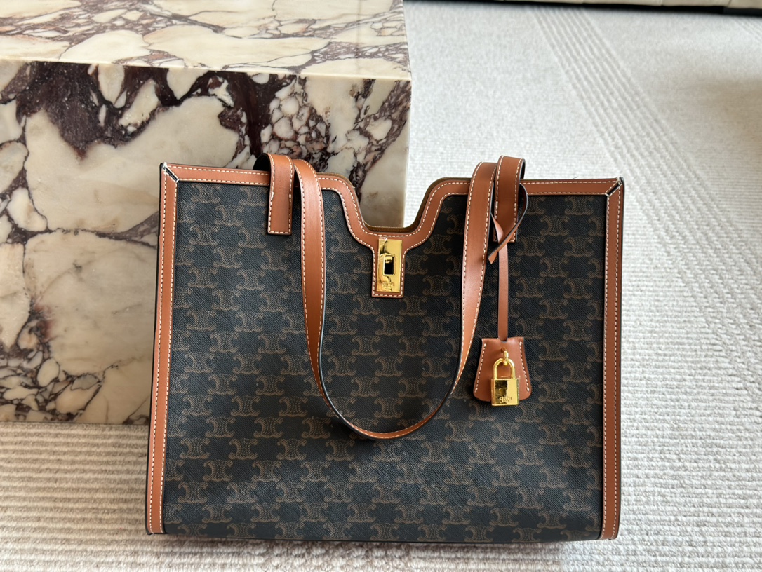 Ce new arrival 2025 tote bag size: 37*29 cm
