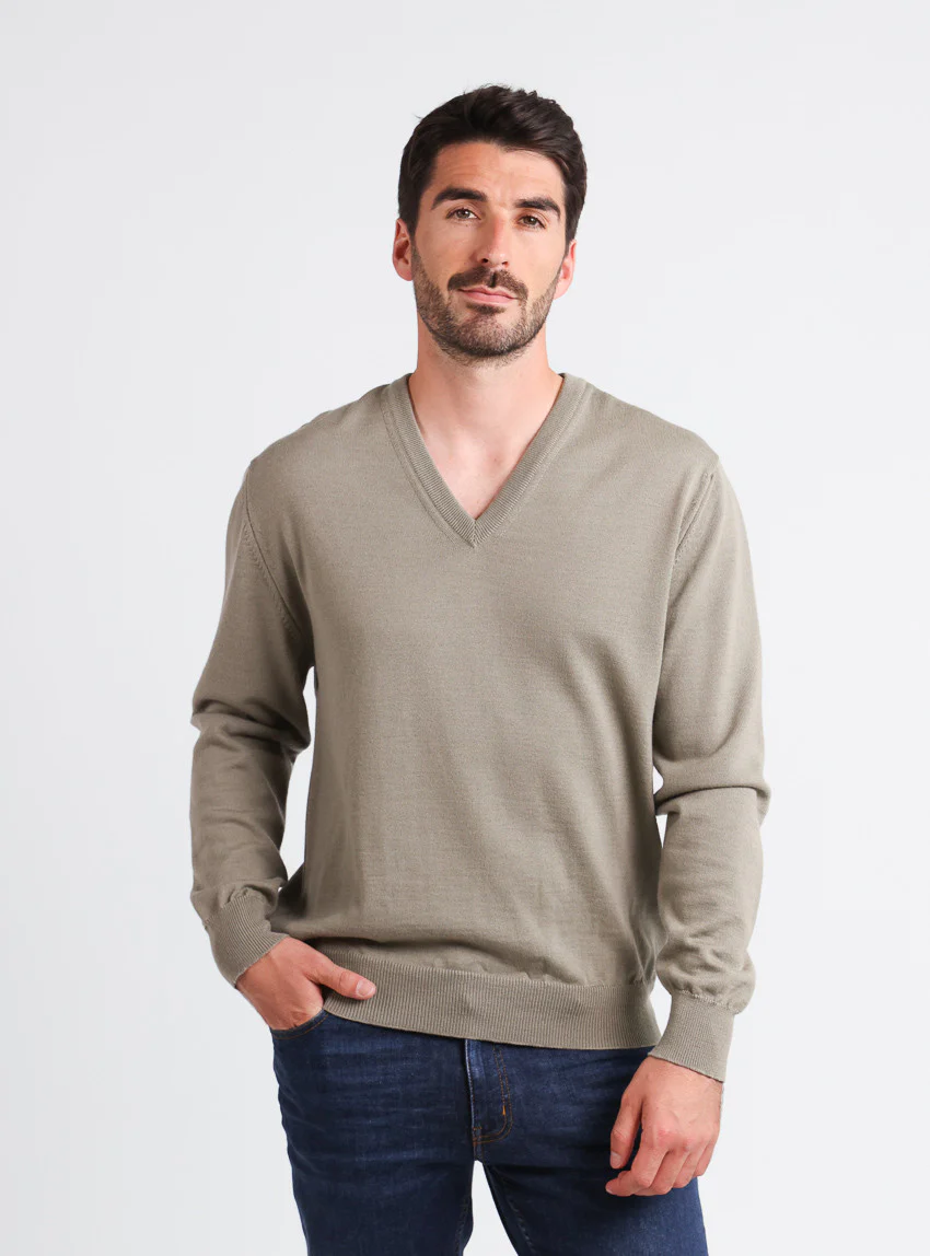 Pull homme col V 100% mérinos vert olive