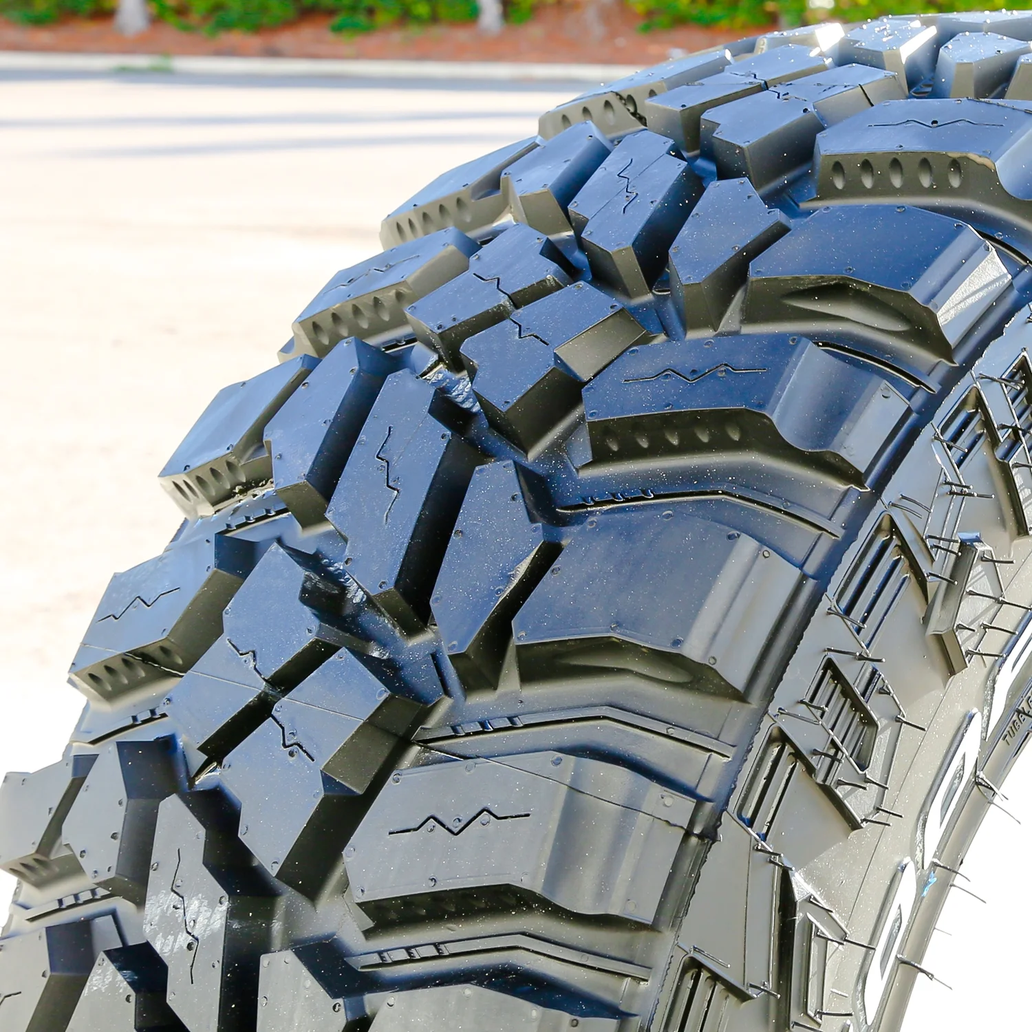 Set of 4 Cooper Discoverer STT Pro 295/70R18 129/126P E 10 Ply M/T Mud Light Truck Tires