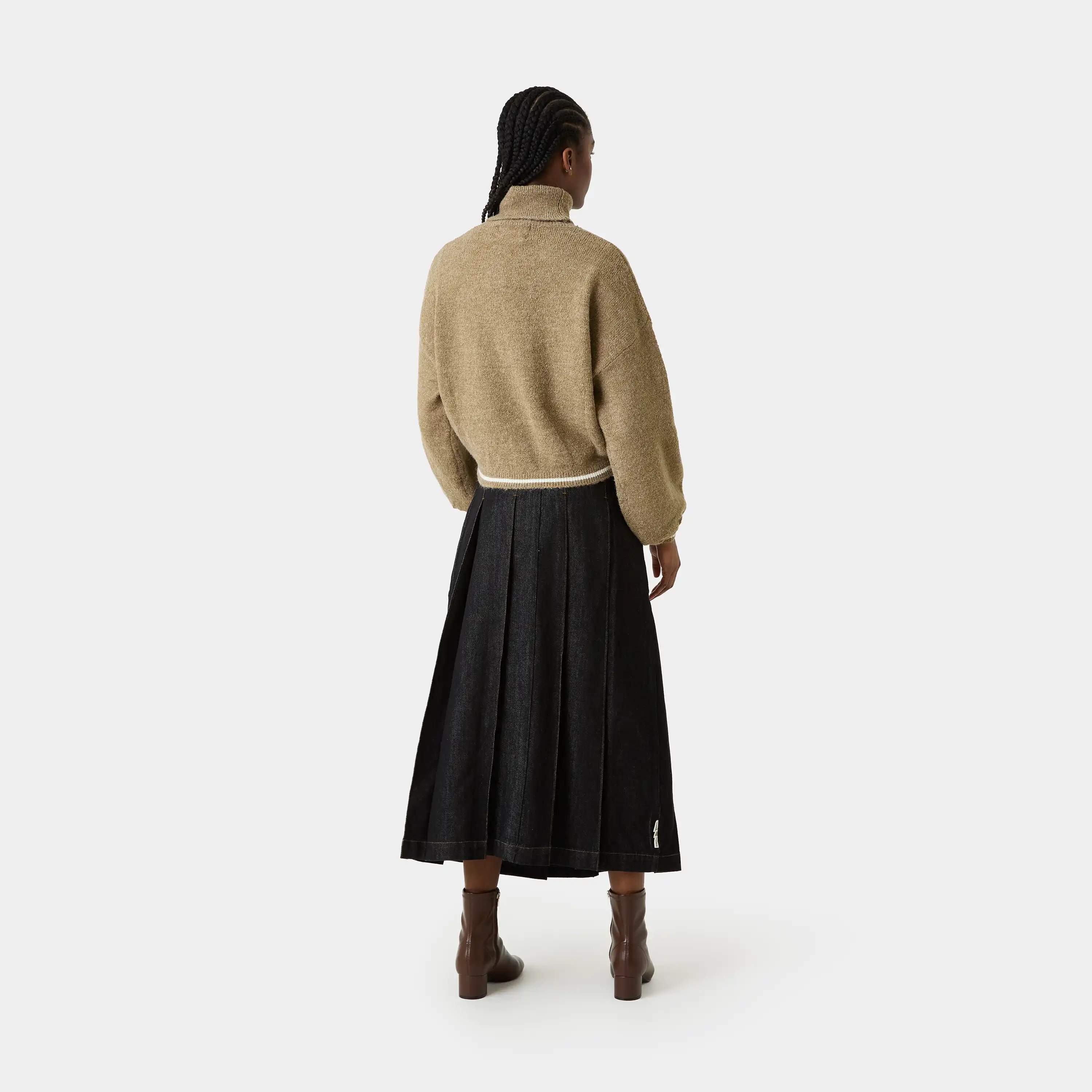 Gummy Camel Brown Turtleneck Knit