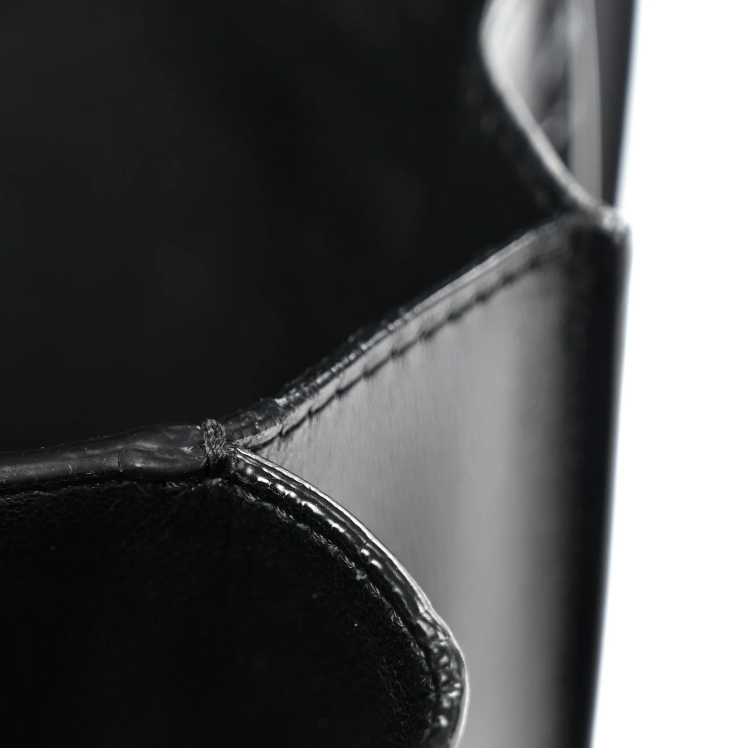 Box Calfskin Medium Classic Box Flap Bag Black