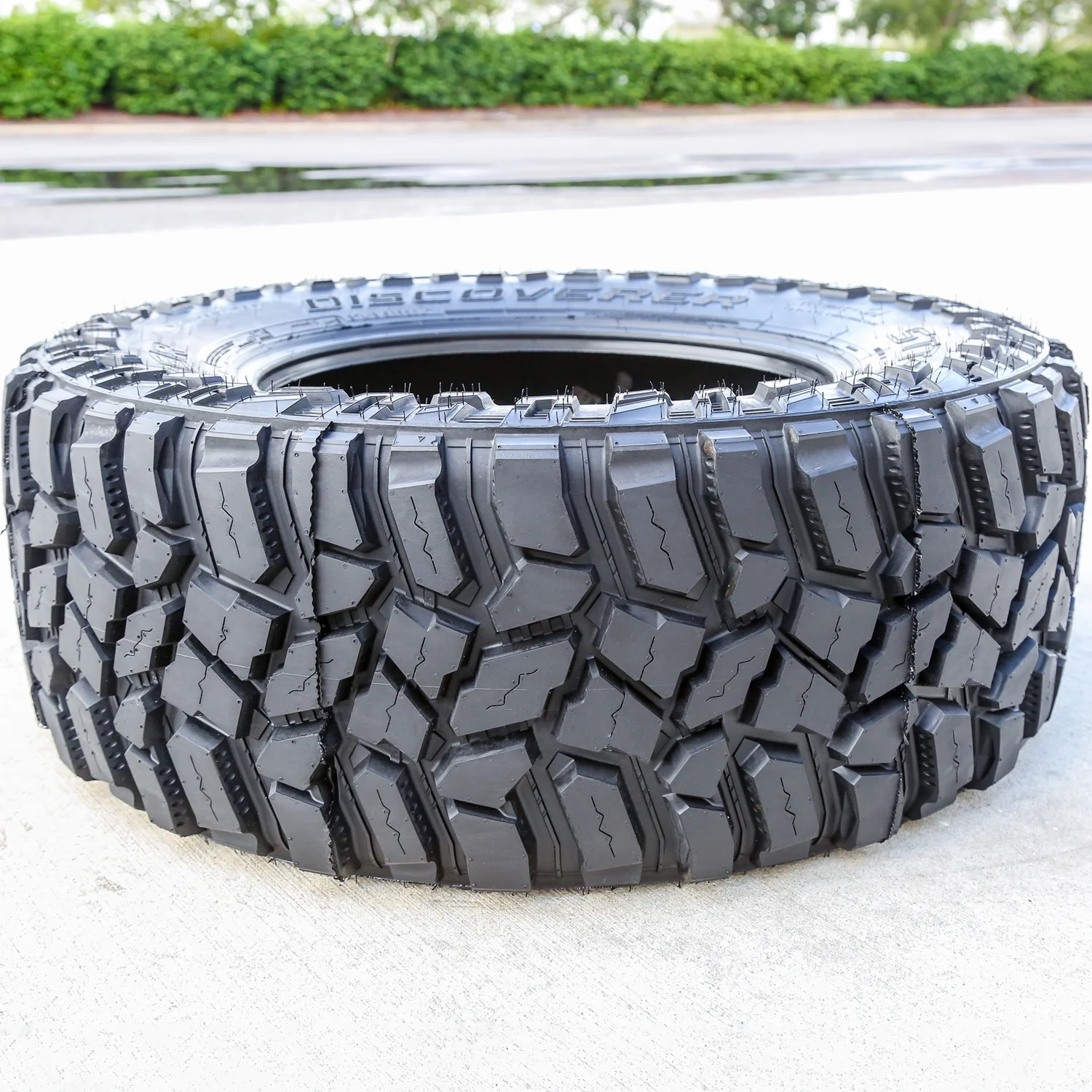Set of 4 Cooper Discoverer STT Pro 275/65R20 126/123Q E 10 Ply M/T Mud Light Truck Tires