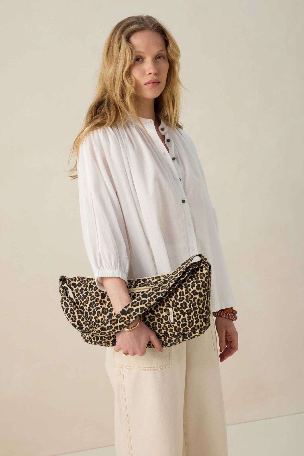 Lichtbruine crossbody tas met leopard print
