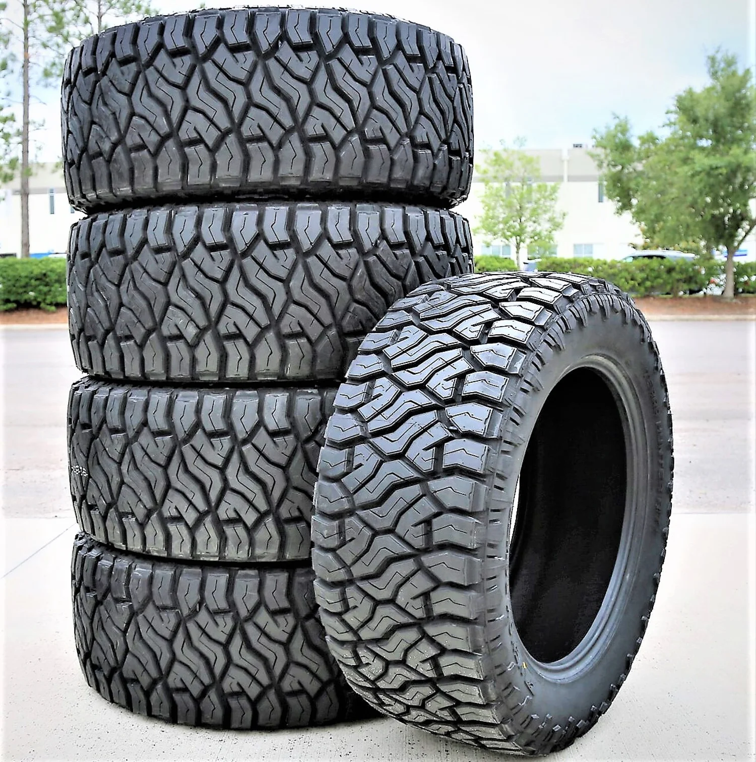 Venom Power Terra Hunter R/T+ 33X12.50R17 120Q E 10 Ply Rugged Terrain Light Truck Tire