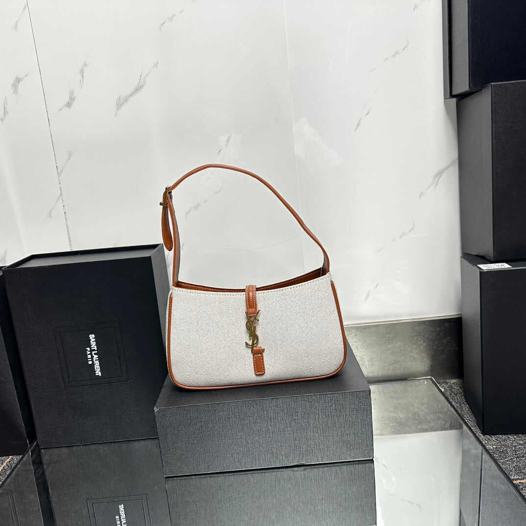 YSL【サンローラン】LEA57ショルダーバッグ 軽量＆カジュアル 数量限定