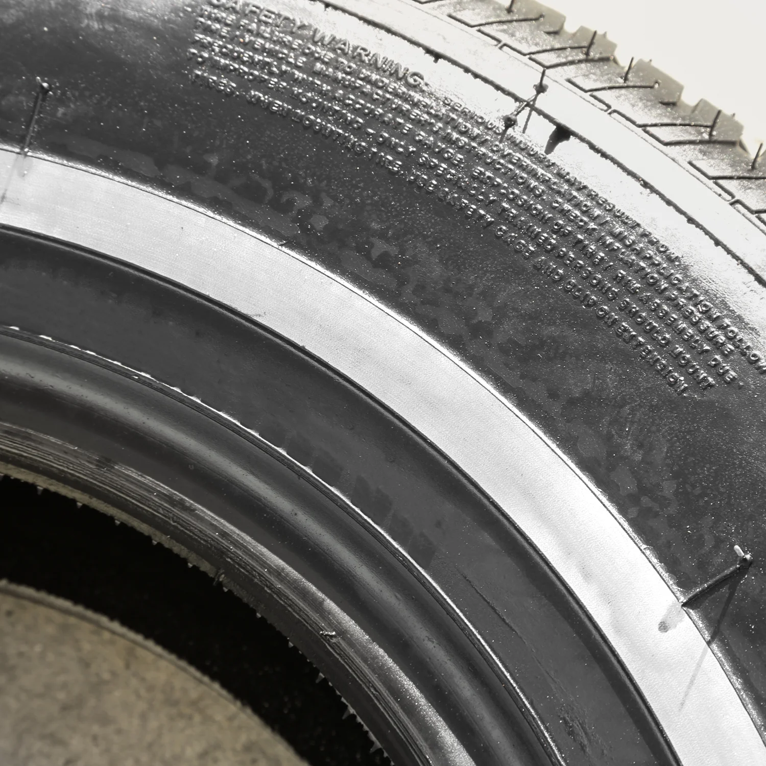 Classic 235/75R15 105S A/S All Season Tire Fits: 1995 99 Chevrolet Tahoe LT, 1999 Chevrolet Silverado 1500 Base Image 4