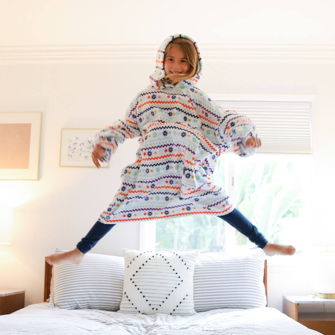 Catalonia Oversized Blanket Hoodie Sweatshirt for Kids, Wearable Fleece Pullover with Large Front Pocket, Teen Boys Girls Gift