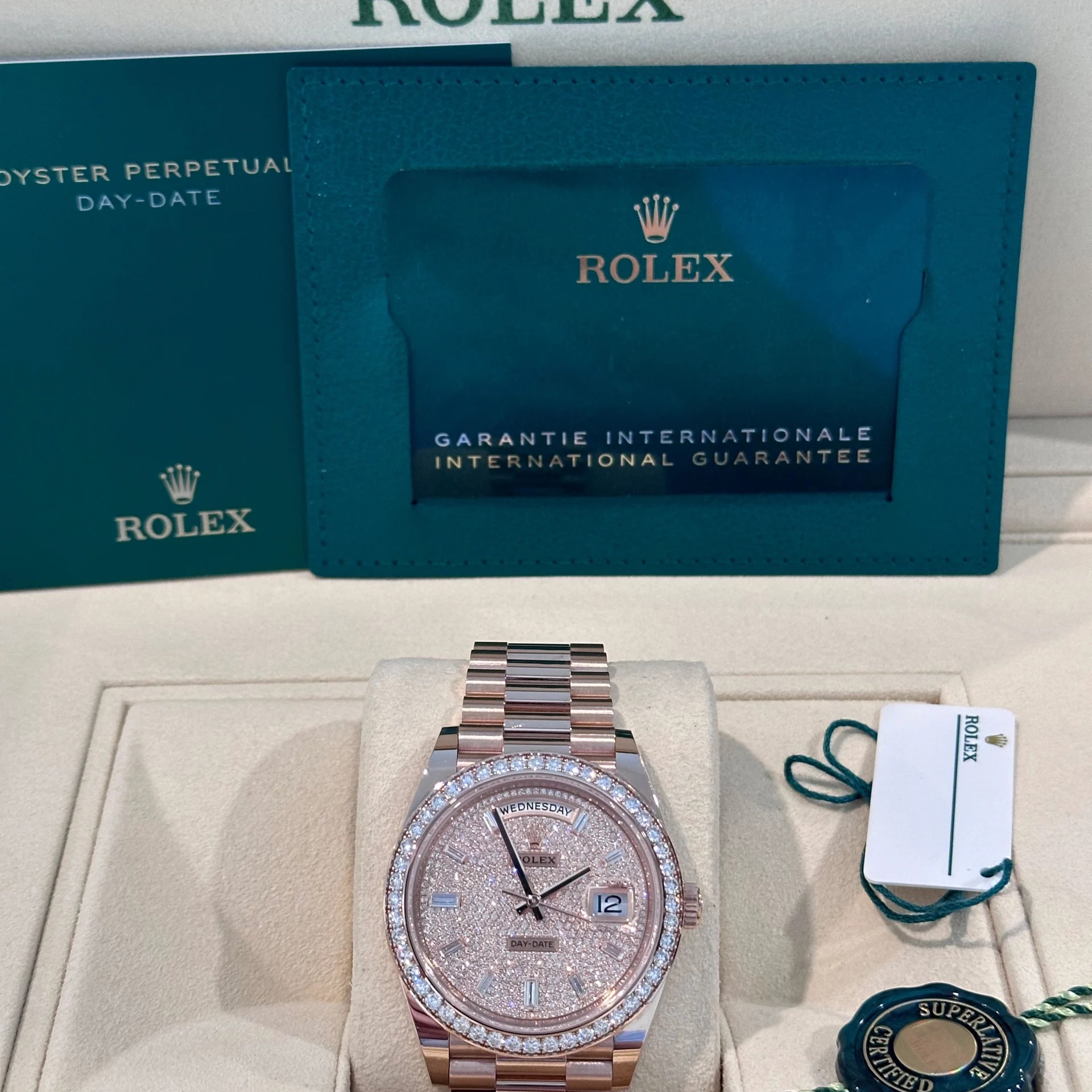 [Super Clone]RLX  Day-Date 40mm Diamonds Paved Dial 228345rbr-0002【Super Clone】