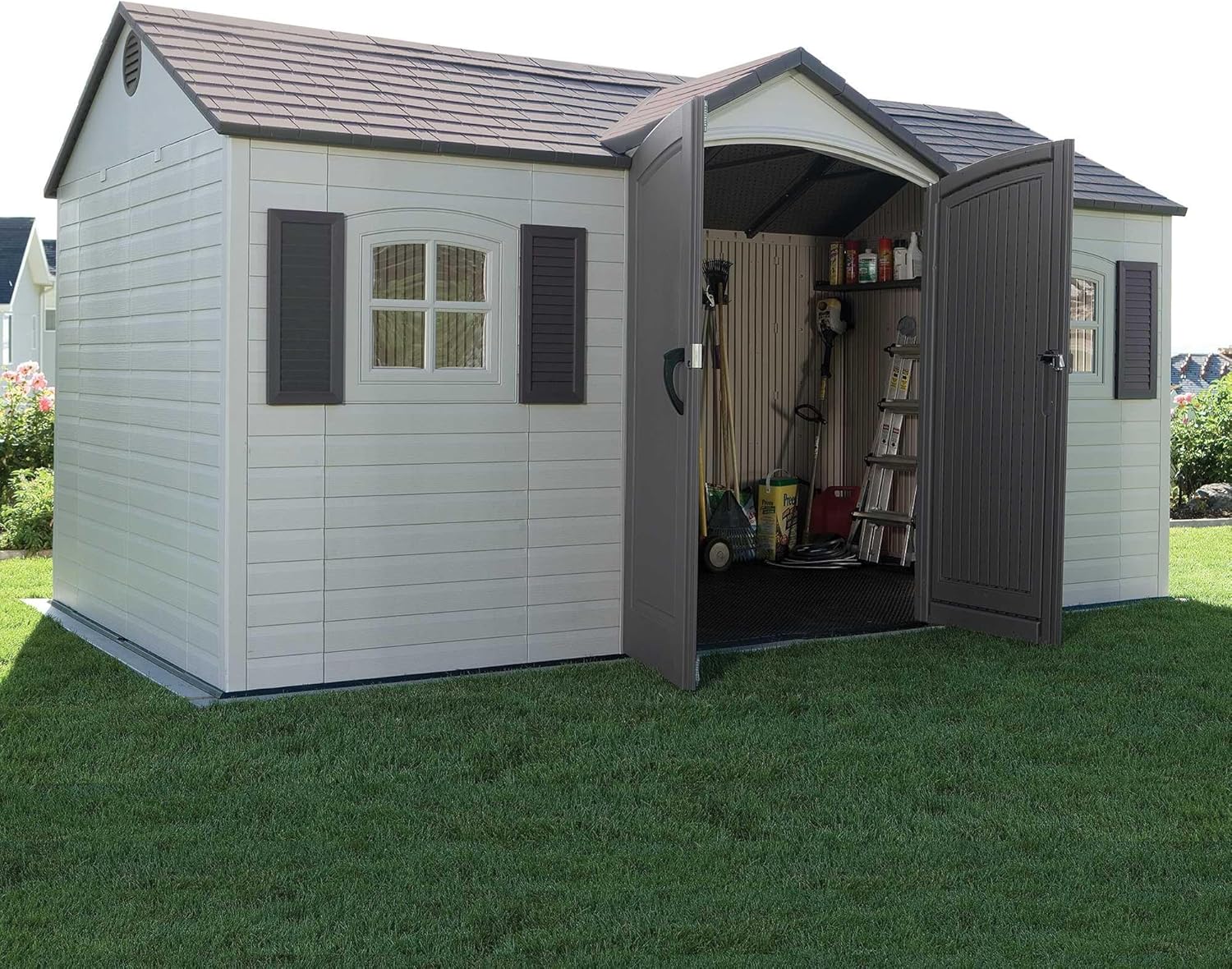 Abri de jardin Lifetime 6446, 2,44 m x 4,57 m, couleur sable du désert