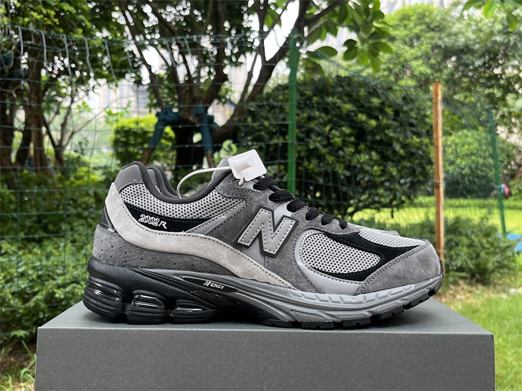 New Balance NB 2002R