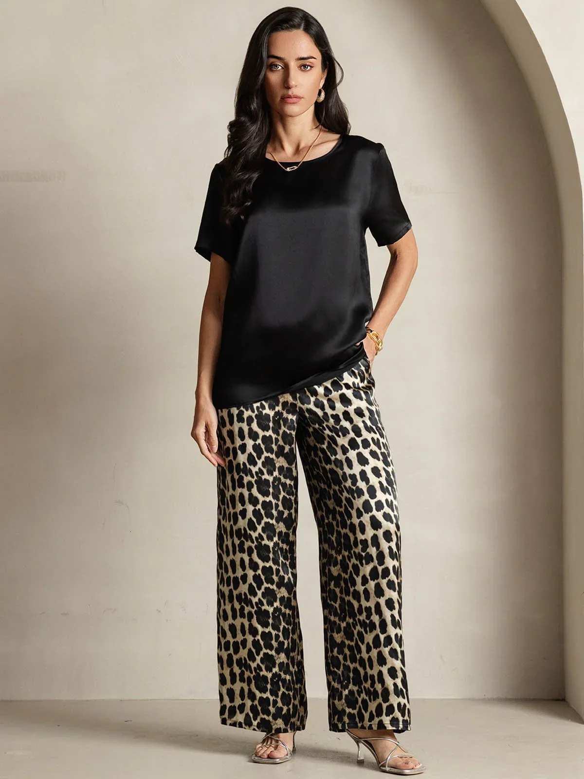 Women's Pure Silk Short Sleeve Round Neck Solid Top & Leopard Print Pants Pajamas Set