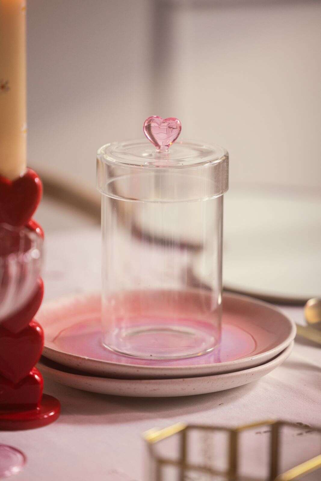 Glazen pot met roze hartje