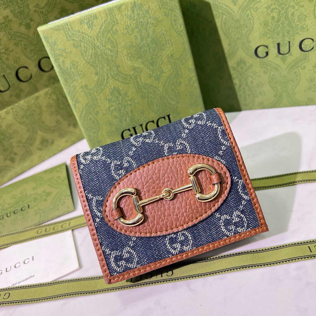 GUCCI【グッチ】 コンパクトな二つ折り財布 人気爆発 在庫わずか
