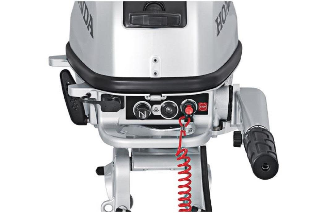 Moteur hors-bord 5 CV avec barre franche, arbre de 20 pouces