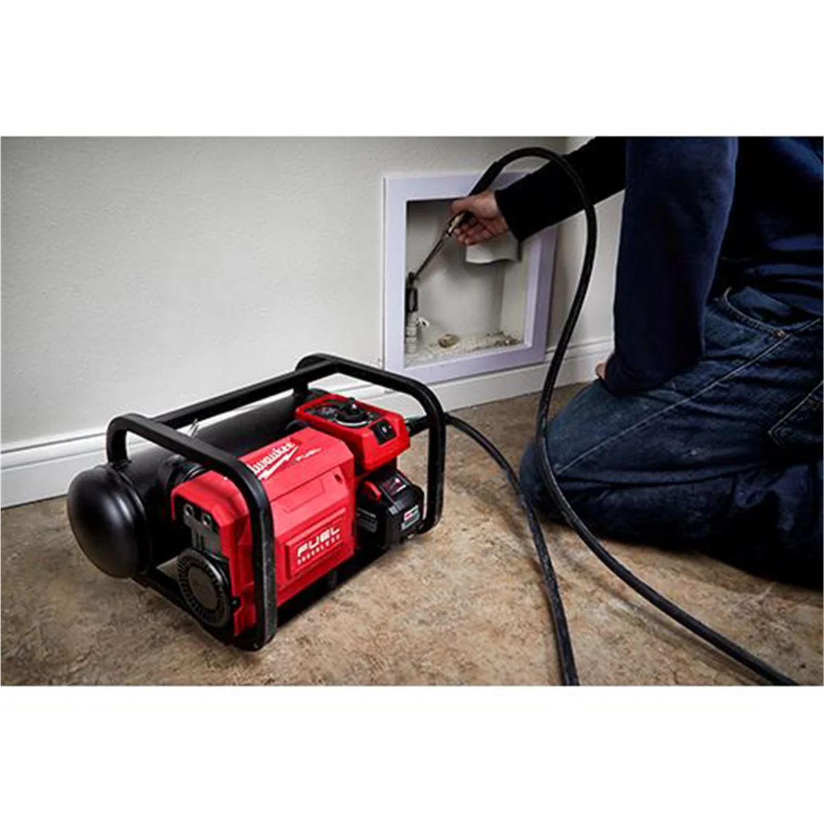 M18 FUEL 2 Gallon Compact Quiet Compressor Image 8