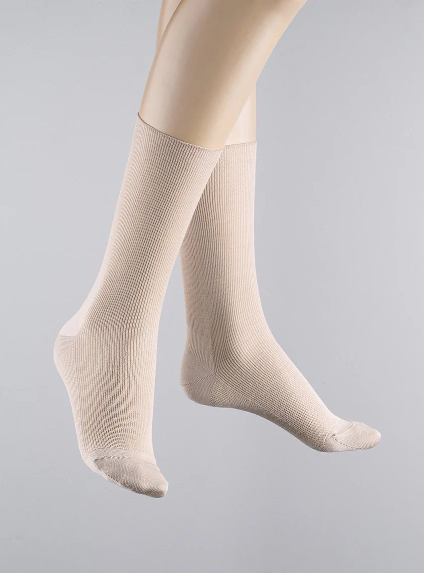 Mi-chaussettes en laine blanc naturel