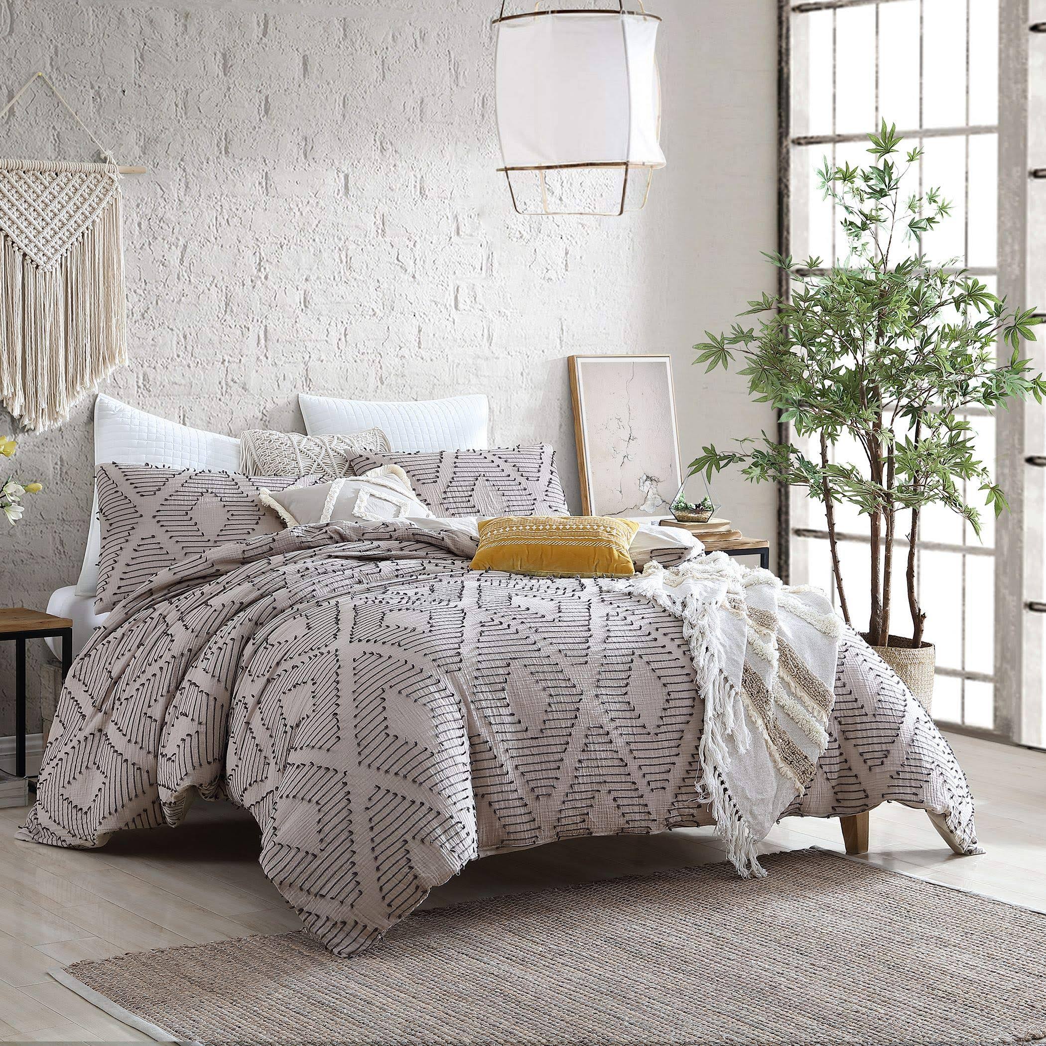 Swift Home Puyuma Clip Jacquard 5-Piece King/California King Comforter Set in Taupe