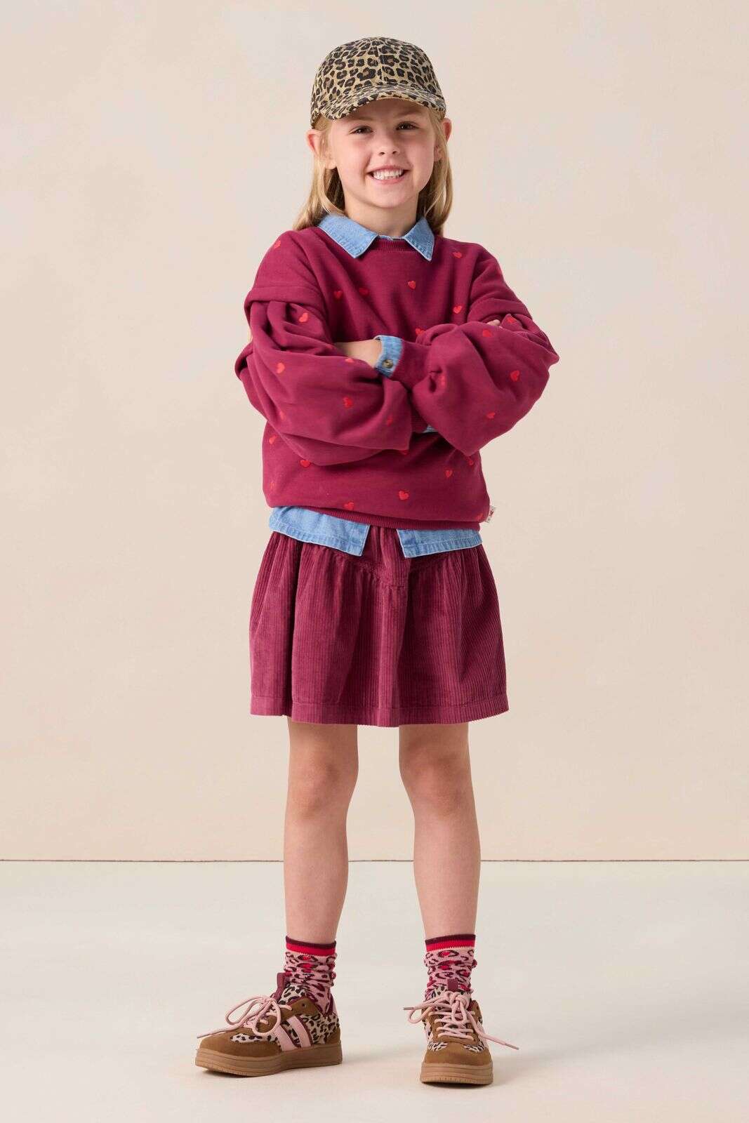 Donkerrode sweater met hartjes