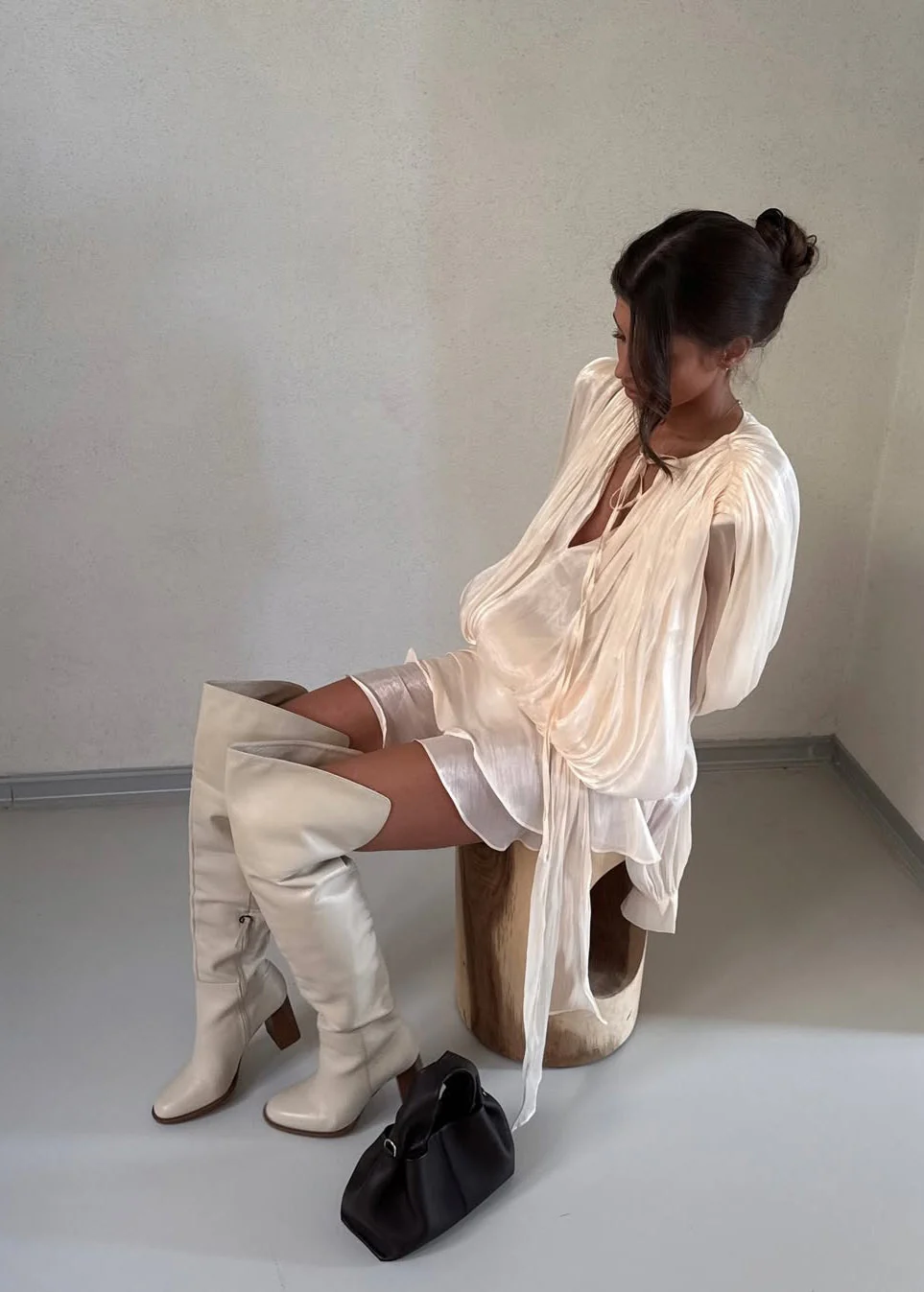 Robe mi-longue en satin champagne Estelle