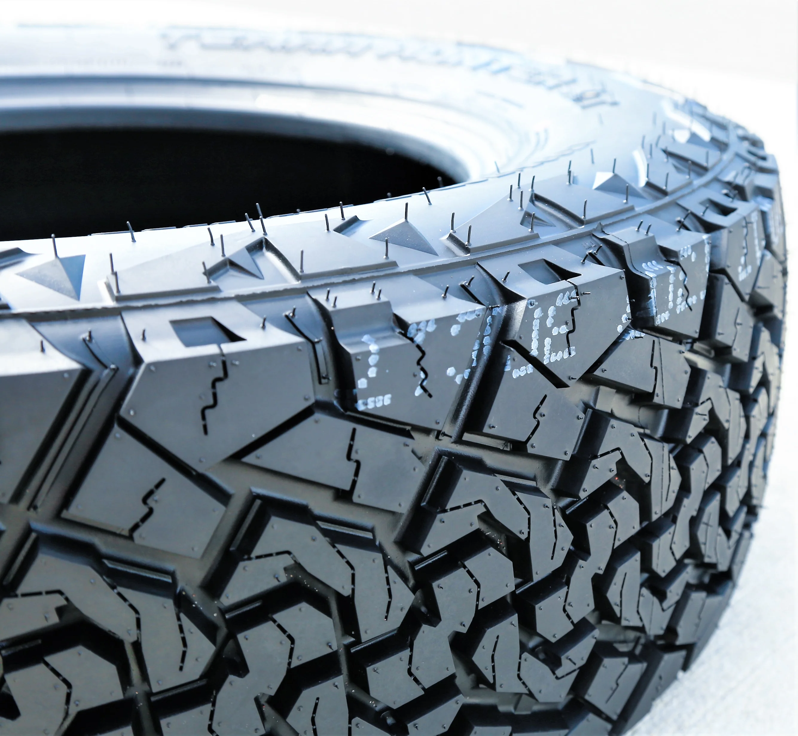 Venom Power Terra Hunter X/T 265/75R16 116T Extreme Terrain Tire