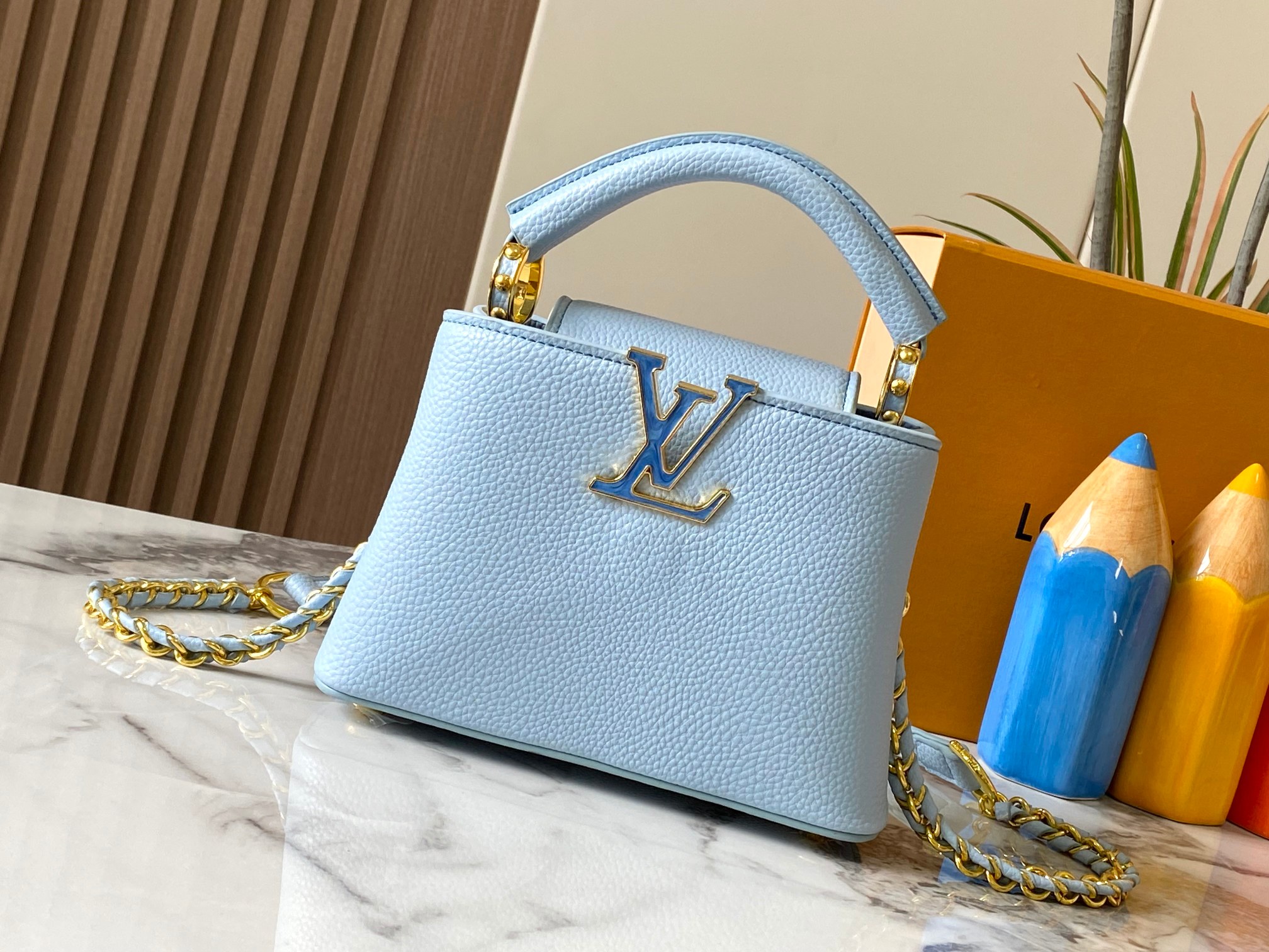 Louis Milky Way Capucines BB  Taurillon leather M23082 size: 21��14��8cm