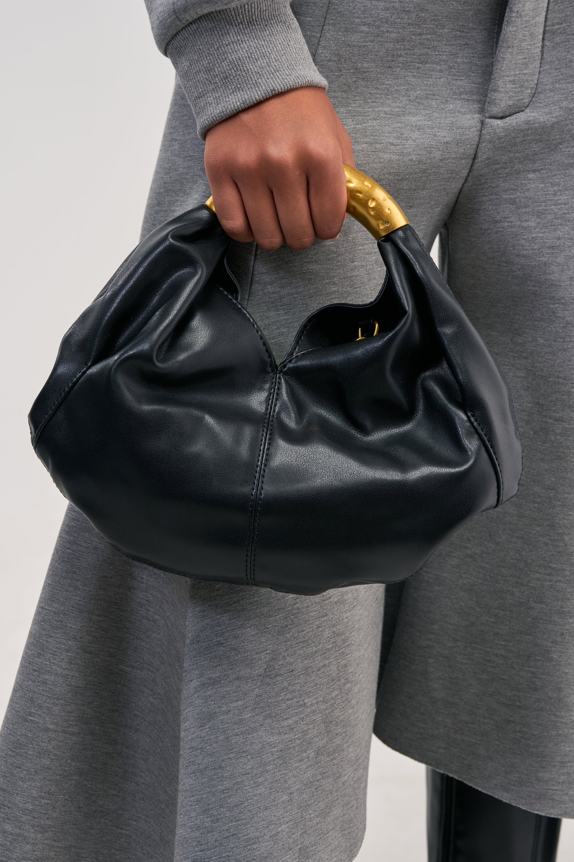 BADDIE PURSE - Akira Store