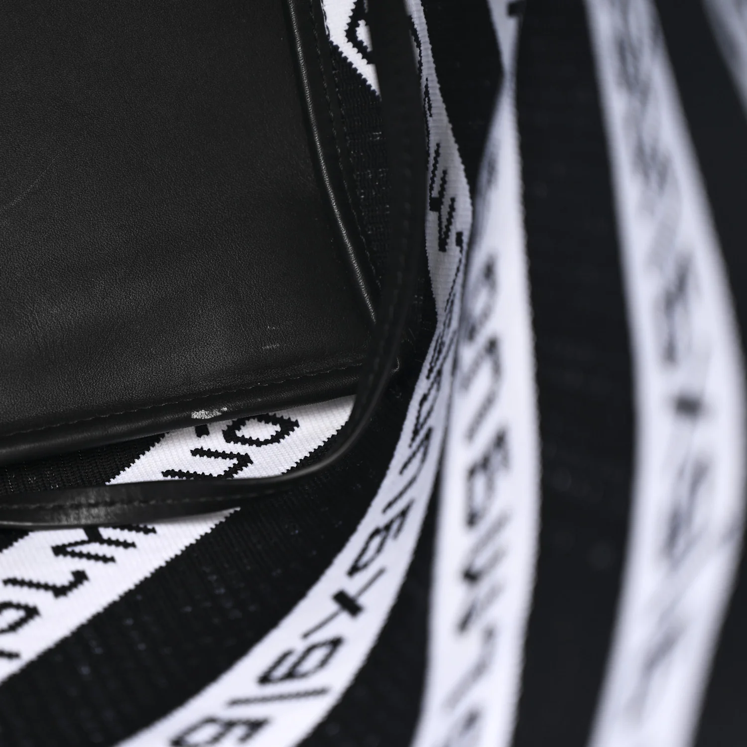 Knit Jacquard Diagonal Logo Roxy Tote White Black