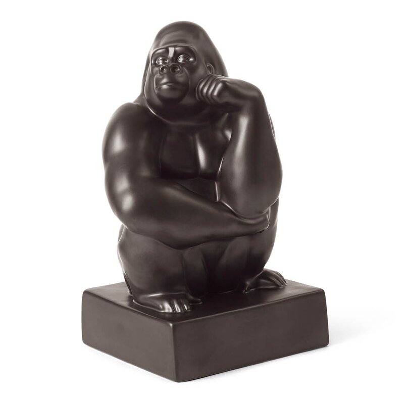 Figur Gorilla med hånden mot kinnet 21 cm