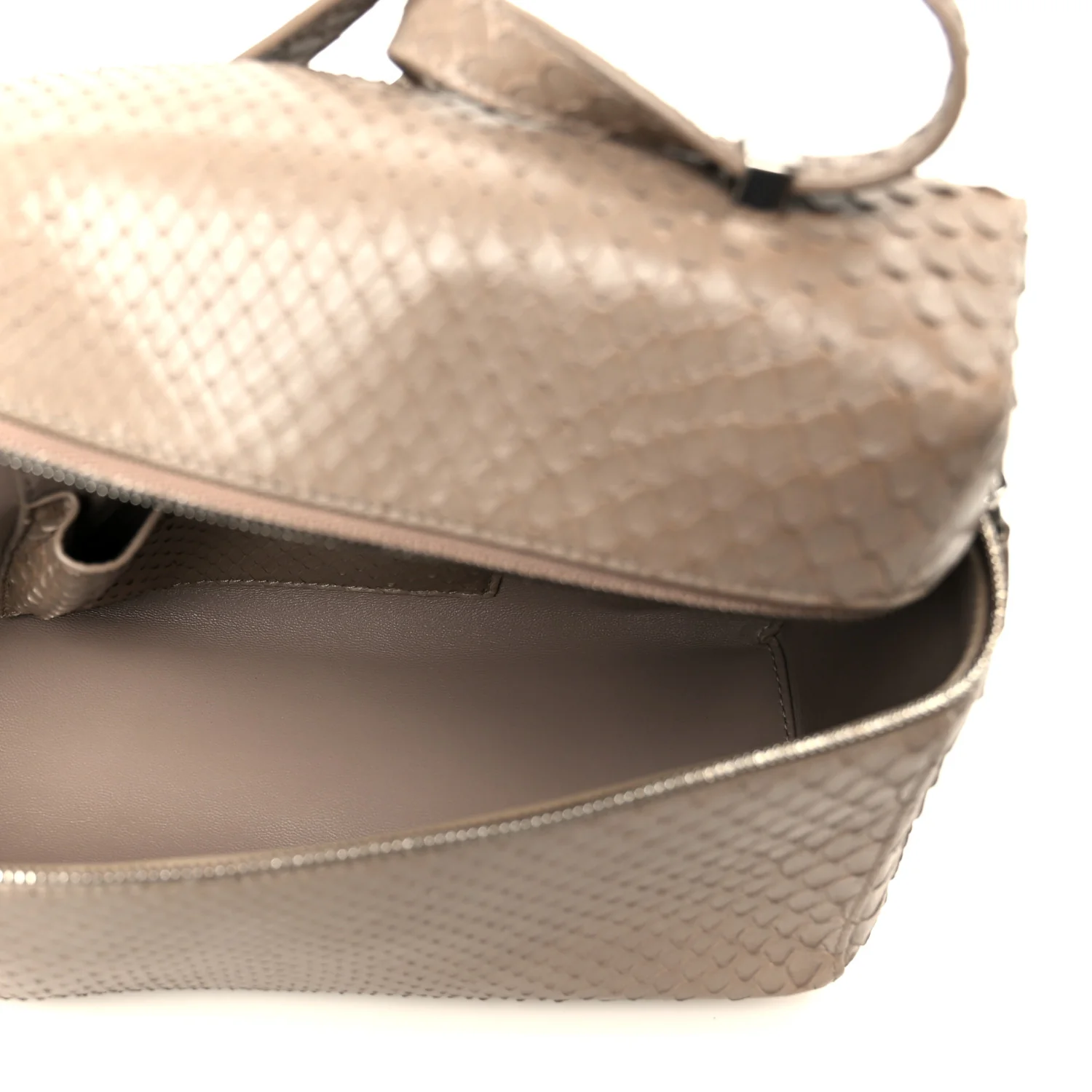 Matte Snakeskin Extra Pocket L27 Grey