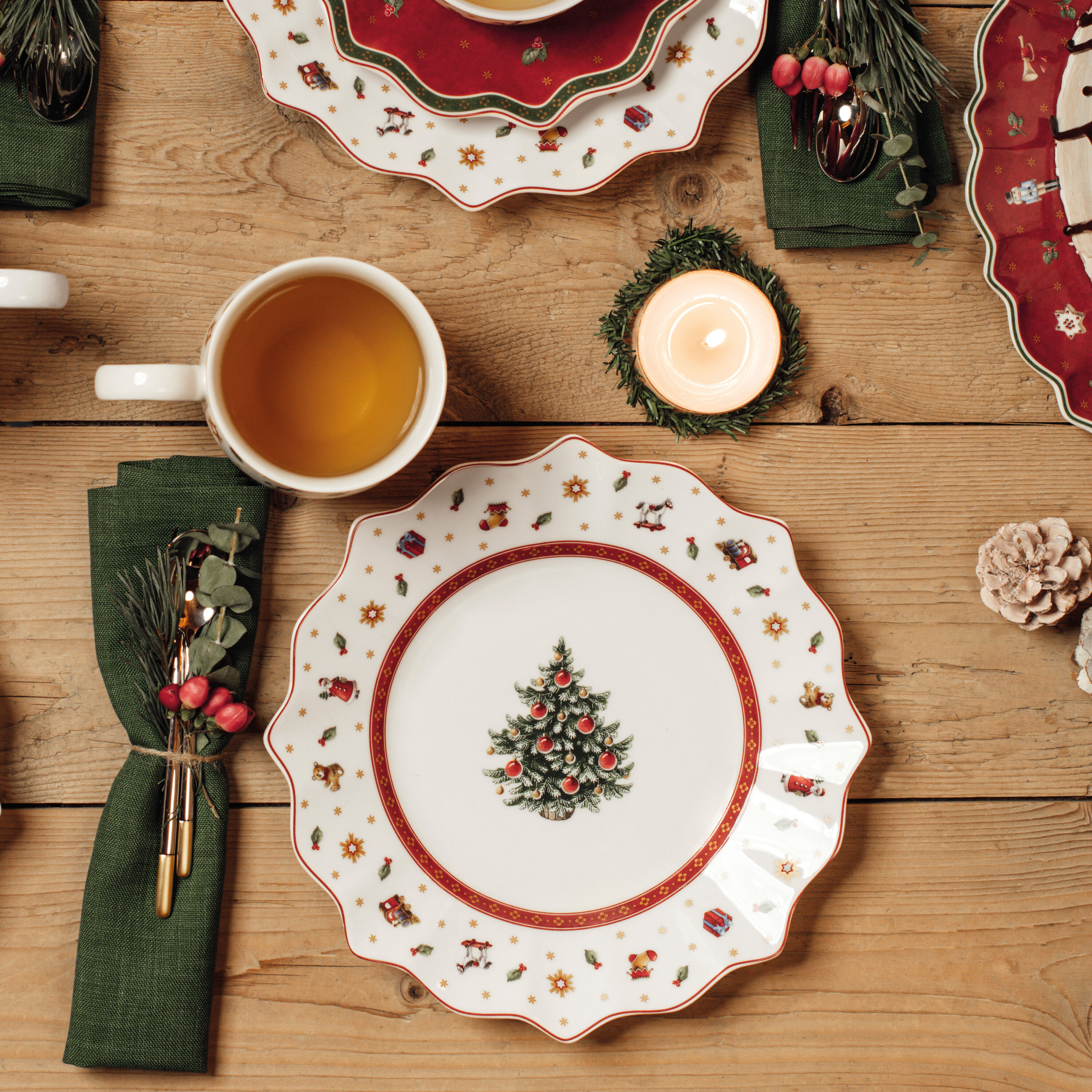 Toy's Delight Salad/ Dessert Plate - Red, 9.7'', Premium Porcelain